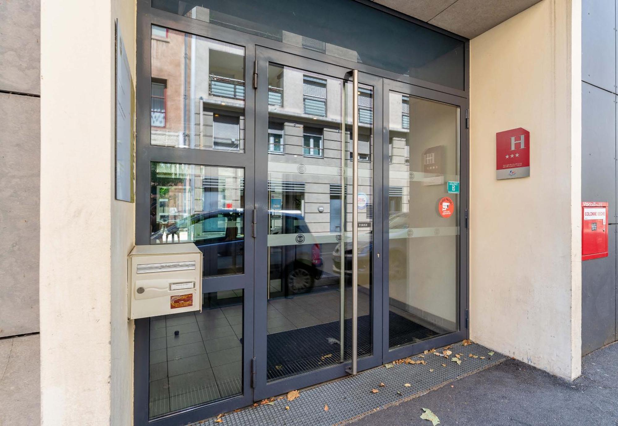 B&B HOTEL Lyon Caluire Cité Internationale Exterior foto